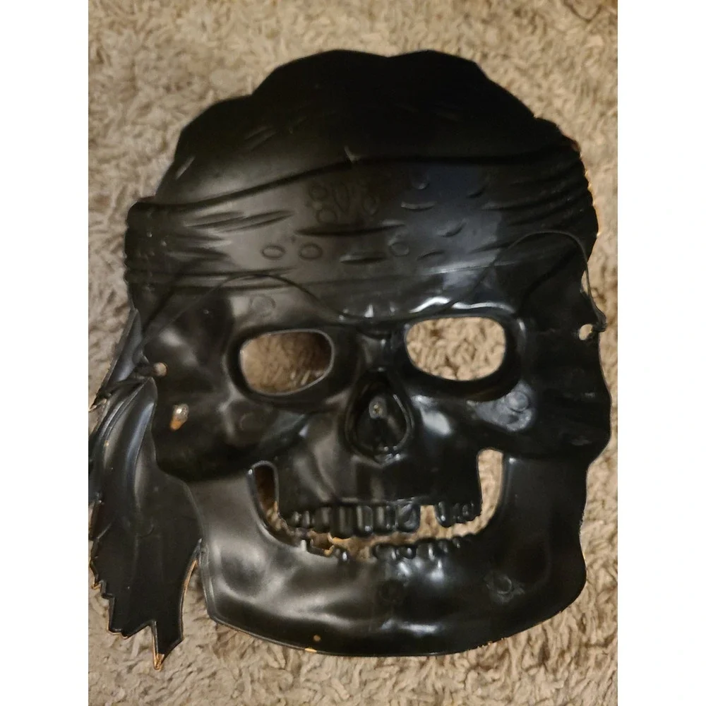 Caribbean Pirate Skull Halloween Mask Costume Accessory Red Bandana Gold Plastic